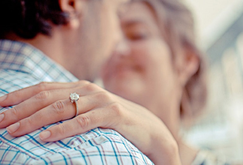 【神奈川県】サプライズプロポーズする男性が選ぶ婚約指輪の値段って？